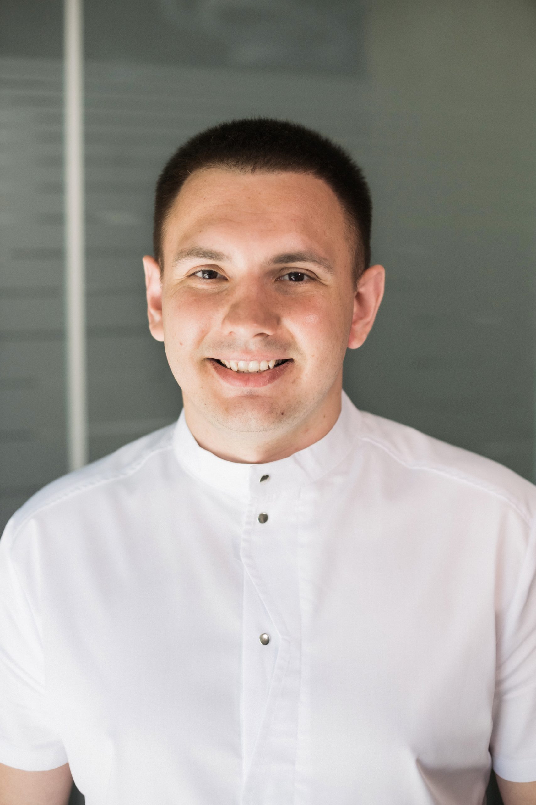 Лікар стоматолог терапевт Шахназярян Ашот